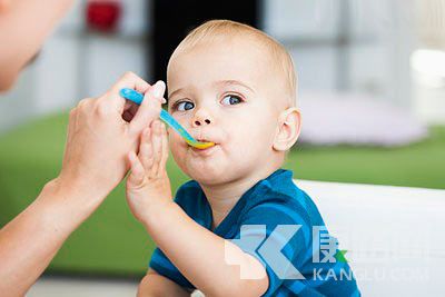点击图片进入下一页 过敏季节应科学防治儿童哮喘